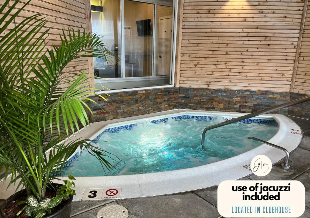 Getaway Villa- 3 Mins To Mohegan- Fully Stocked With Two Full Beds & Fireplace- Jacuzzi, Saltwater Pools, Sauna Norwich Esterno foto